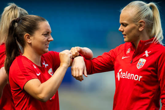 Vilde Bøe Risa and Karina Sævik of Norway