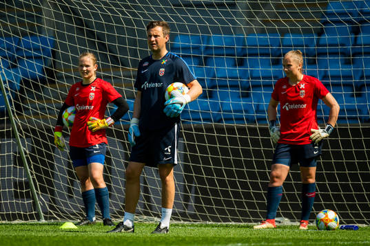 Goalkeeper Oda Maria Hove Bogstad, Roger Eskeland,