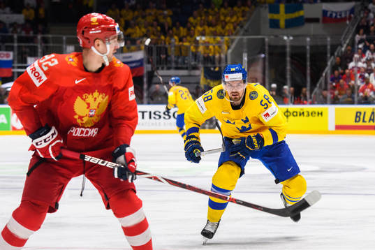 Yevgeny Kuznetsov of Russia and Anton Lander of Sweden
