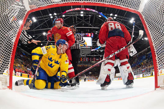 Patric Hörnqvist of Sweden and Vladislav Gavrikov of Russia