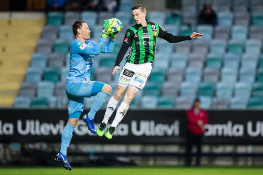 Västerås målvakt Anton Fagerström och GAIS Aiden Connor