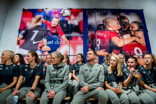 Caroline Graham Hansen, goalkeeper Ingrid Hjelmseth, Martin