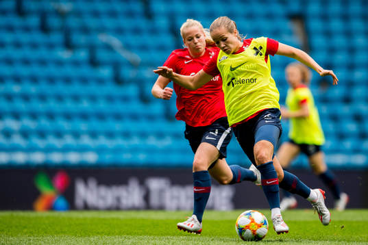 Therese Sessy Åsland and Guro Reiten of Norway