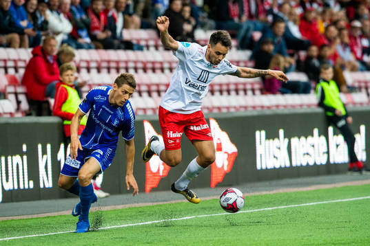 Kristoffer Zachariassen of Sarpsborg 08 and Marius Hagen of