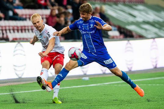 Joona Veteli of FFK and Steffen Lie Skålevik of Sarpsborg