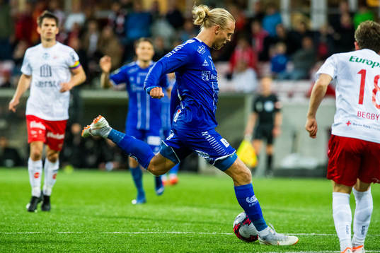 Lars-Jørgen Salvesen of Sarpsborg 08 scores 0-2