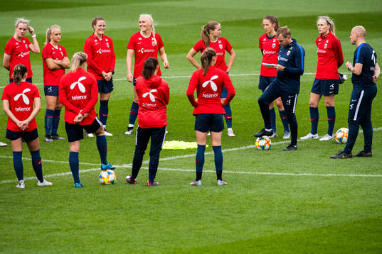 Stine Hovland, Amalie Vevle Eikeland, Isabell Lehn