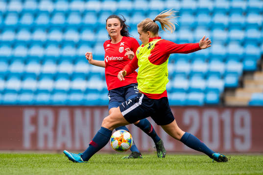 Ingrid Syrstad Engen and Elise Hove Thorsnes of Norway