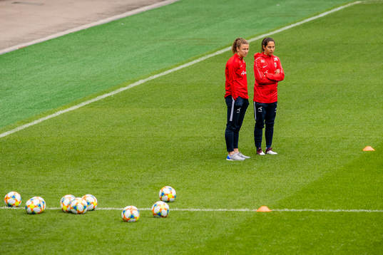 Synne Skinnes Hansen and Ingrid Moe Wold of Norway
