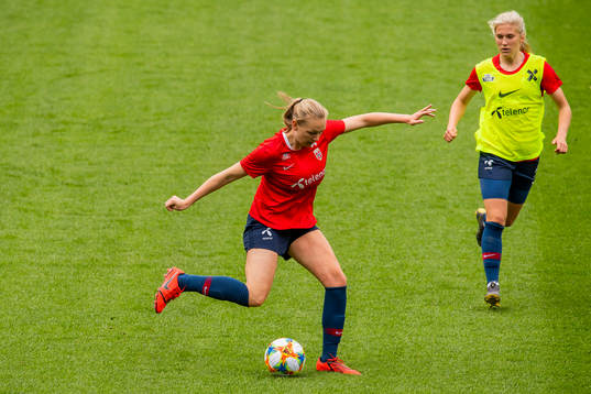 Frida Leonhardsen Maanum and Emilie Nautnes of Norway