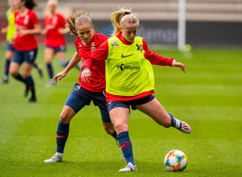 Guro Reiten and Therese Sessy Åsland of Norway