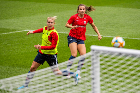 Elise Hove Thorsnes and Emilie Bosshard Haavi of Norway