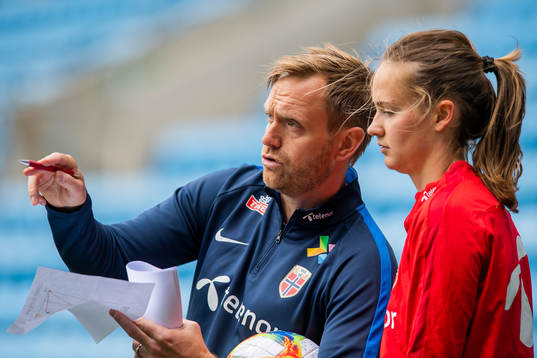 Martin Sjögren, head coach of Norway, and Caroline Graham