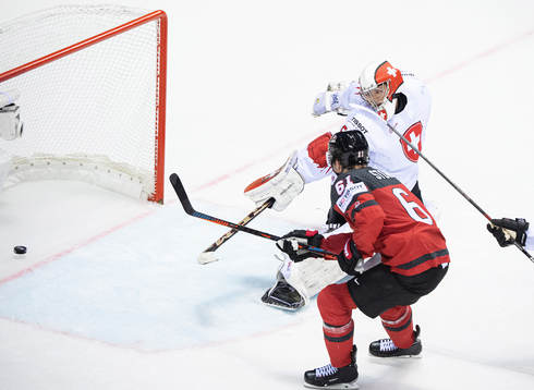 Mark Stone of Canada scores 2-3