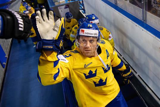 Patric Hörnqvist of Sweden fist bumps with a fan