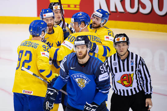 Gabriel Landeskog, Adam Larsson, Elias Pettersson and
