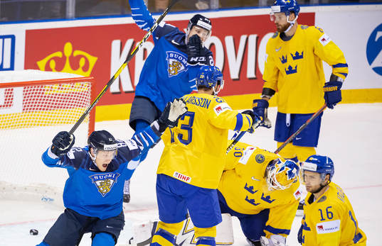 Harri Pesonen and Kaapo Kakko celebrates