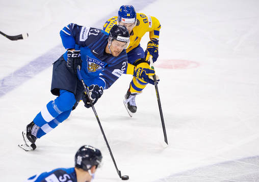 Juhani Tyrväinen of Finland and William Nylander of Sweden