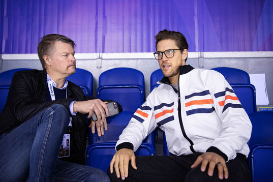 Tomas Pettersson, reporter at Expressen, interviews Jonas