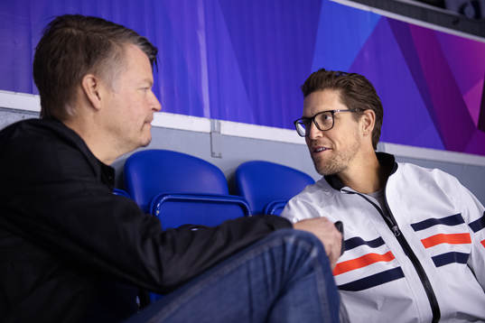 Tomas Pettersson, reporter at Expressen, interviews Jonas