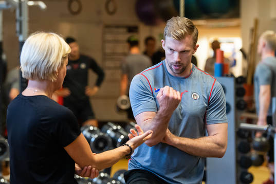Rehabkoordinator Stina Hedin och Anders Grönlund