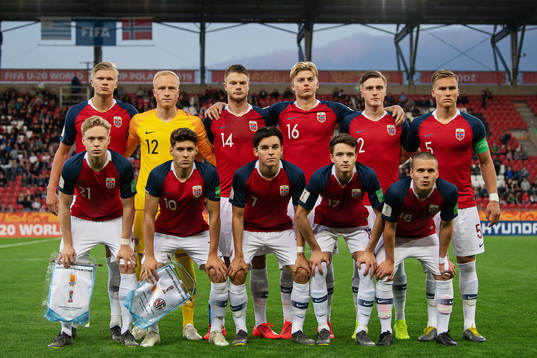 Players of Norway line up for a team photo