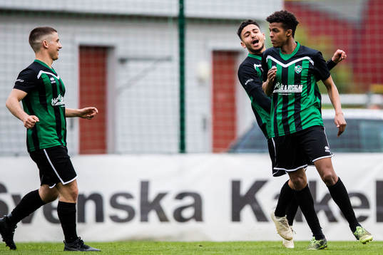 Högaborgs Hassan Maatouk jublar med lagkamrater