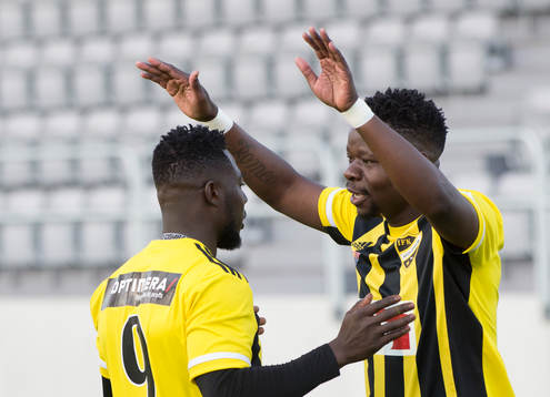 IFK Hässleholms Mike Andrew och Patrick Osiako  i matchen