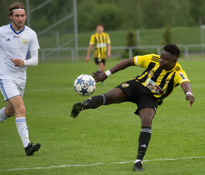 IFK Hässleholms Patrick Osiako i matchen i division 2