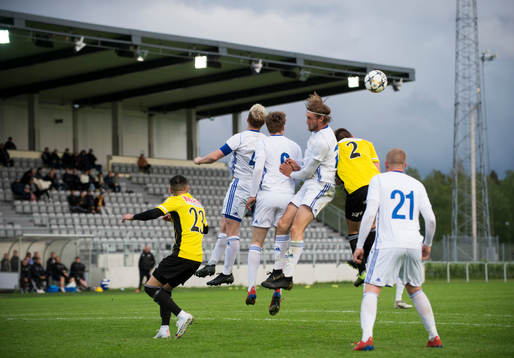 Höjdduell i matchen i division 2 mellan IFK Hässleholm