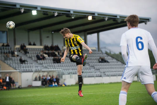 IFK Hässleholms Lucas Johnsson i matchen i division 2