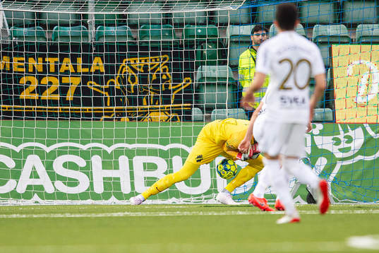 s målvakt Oscar Linnér släpper in 1-1