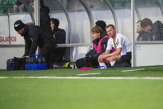 s Sebastian Larsson på bänken