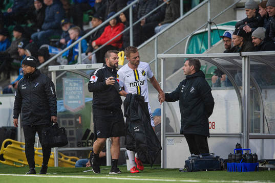 s Sebastian Larsson byts ut