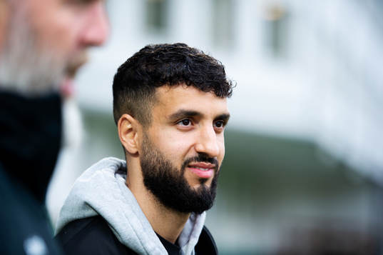 Sundsvalls Omar Eddahri är skadad och tittar på