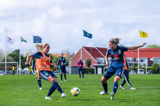 Elin Rubensson and Linda Sembrant of the Swedish women