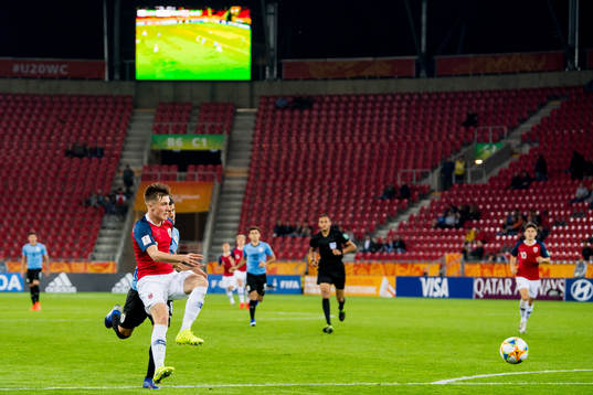 Christian Dahle Borchgrevink of Norway scores 2-1