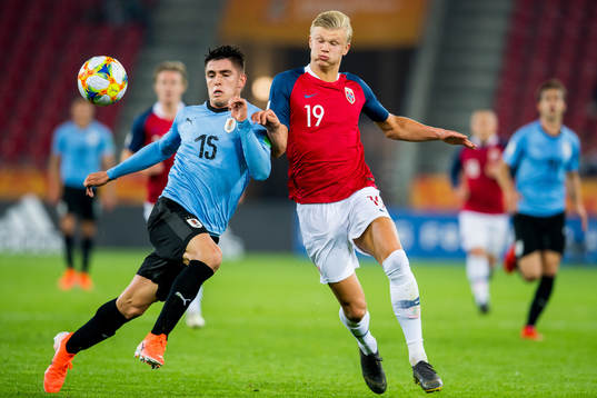 Edgar Elizalde of Uruguay and Erling Braut Haaland of Norway