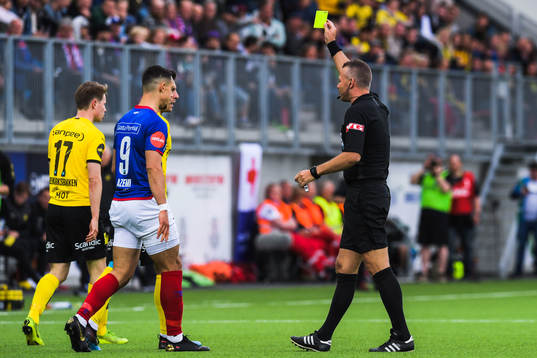Fitim Azemi of Vålerenga receives a varning from Svein
