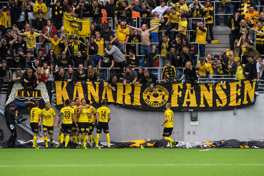 Thomas Lehne Olsen of Lillestrøm celebrates with teammates