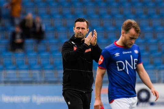 Ronny Deila, head coach of Vålerenga, looks dejected