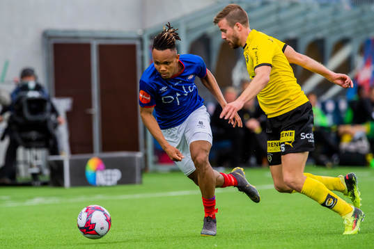 Chidera Ejuke of Vålerenga and Simen Rafn of Lillestrøm