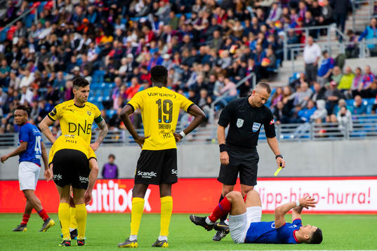 Fitim Azemi of Vålerenga is shown a yellow card by Svein