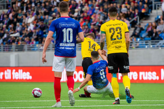 Fredrik Krogstad of Lillestrøm and Fitim Azemi of