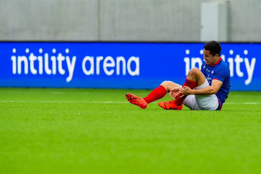 Efrain Juarez of Vålerenga in pain