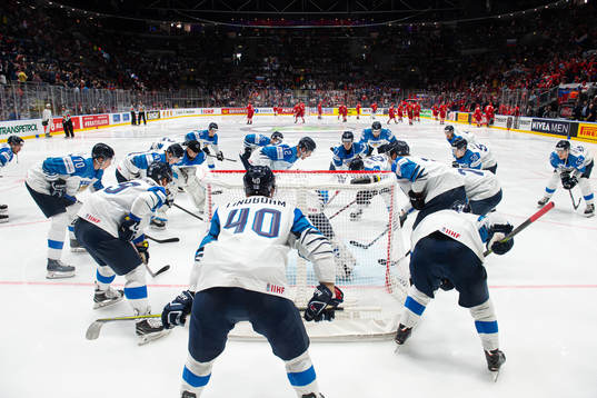 Players of Finland with Marko Anttila in the middle