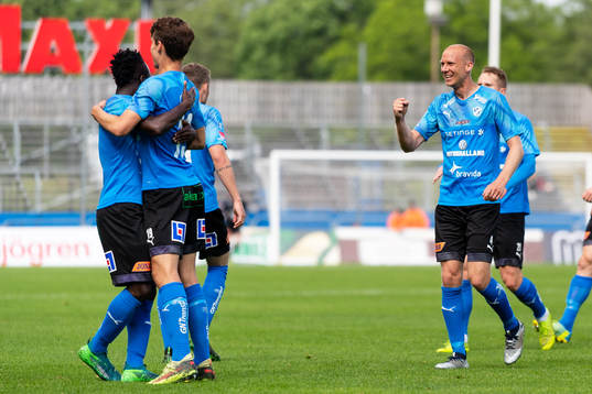 Halmstads spelare jublar