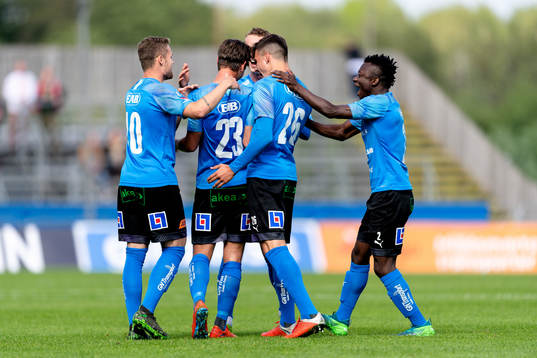 Halmstads spelare jublar
