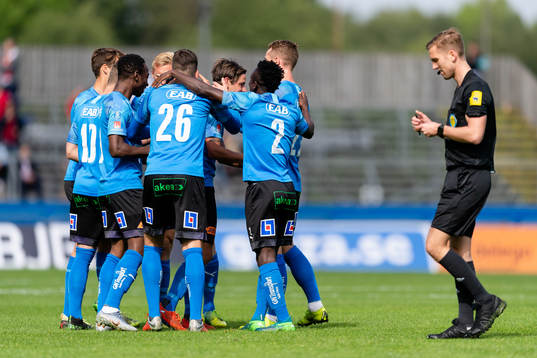 Halmstads spelare jublar