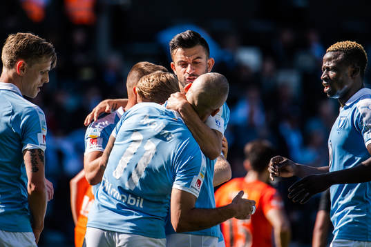 Malmö FFs Behrang Safari och Guillermo Molins jublar